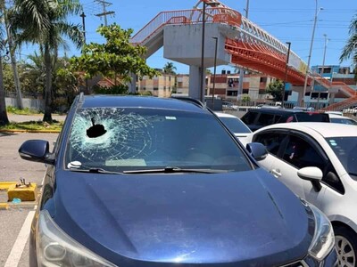 Adulta mayor resulta herida tras ataque a vehículo con piedra