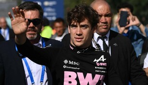 Colapinto re&uacute;ne a m&aacute;s de 500.000 personas en show callejero de F1 en Buenos Aires