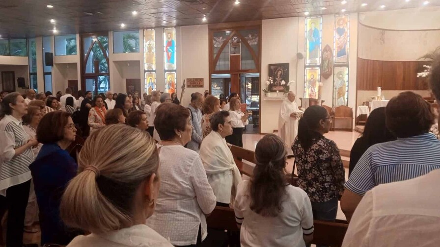 Realizan &uacute;ltima misa memorial en homenaje al comunicador Carlos Batista Matos