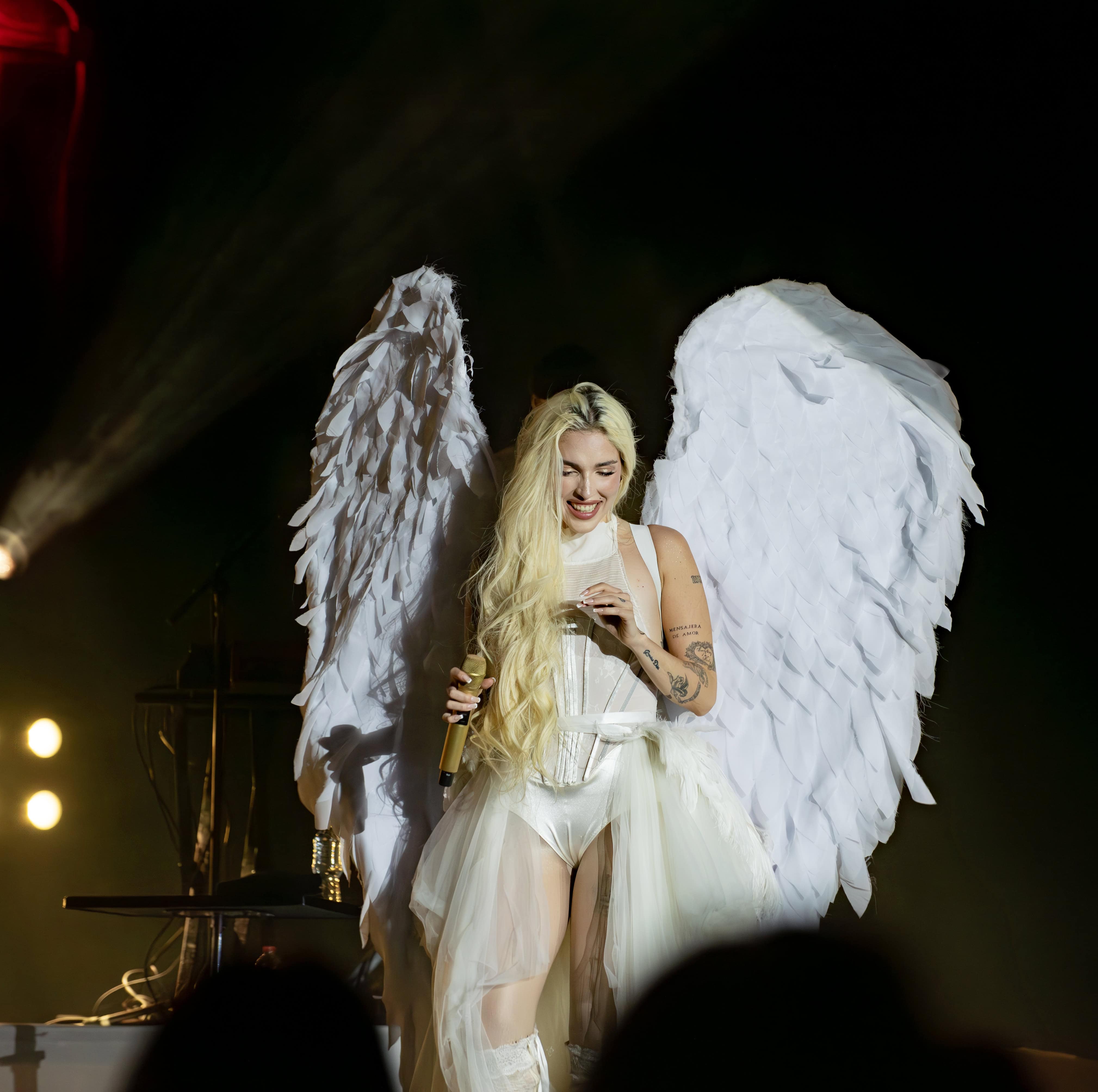 Elena Rose interpret&oacute; los temas m&aacute;s representativos de su repetorio.