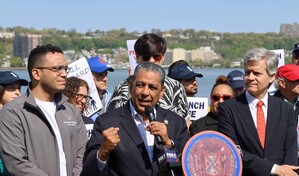 Adriano Espaillat impulsa transporte accesible de Harlem a Nueva Jersey para el Mundial