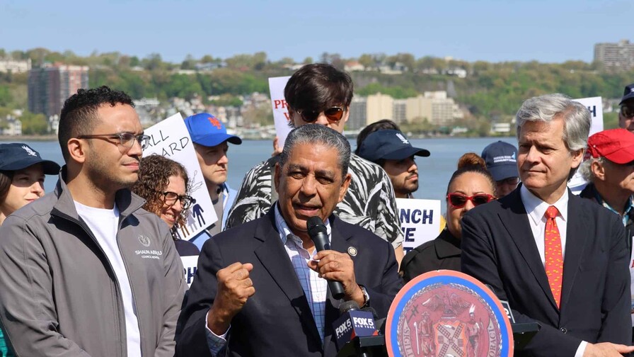 Adriano Espaillat impulsa transporte accesible de Harlem a Nueva Jersey para el Mundial