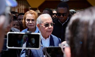Danilo Medina critica plan fiscal y asegura que encarecer&aacute; m&aacute;s la vida de la gente