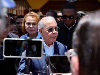 Danilo Medina critica plan fiscal dominicana y su impacto