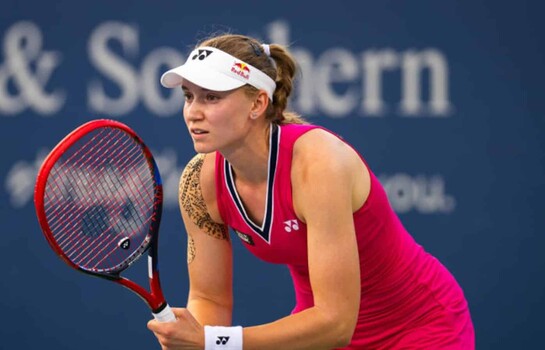 Rybakina remonta para avanzar a octavos de final en Madrid