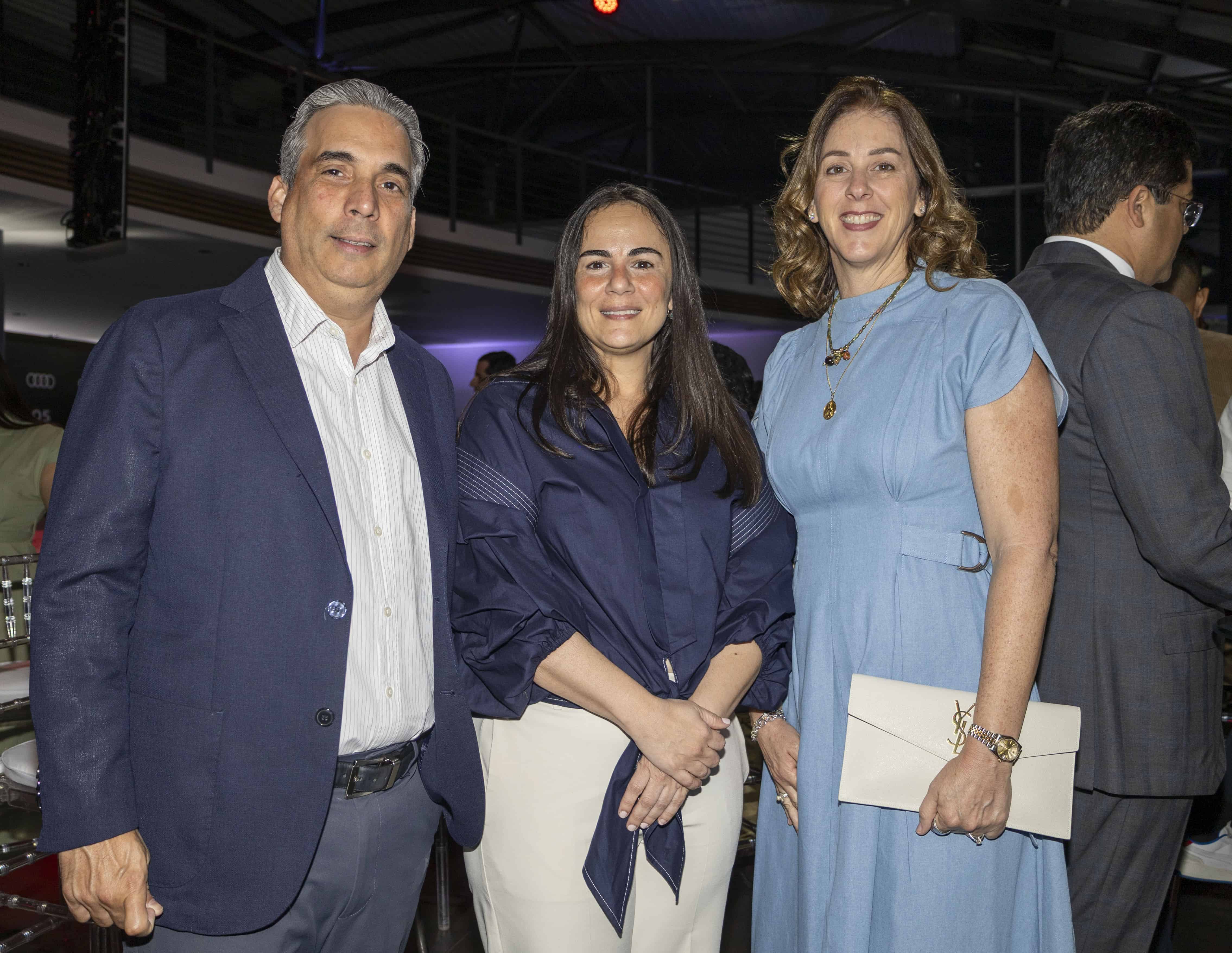 Horacio Guzmán, Helga Guerrero y Gina Saleta. 