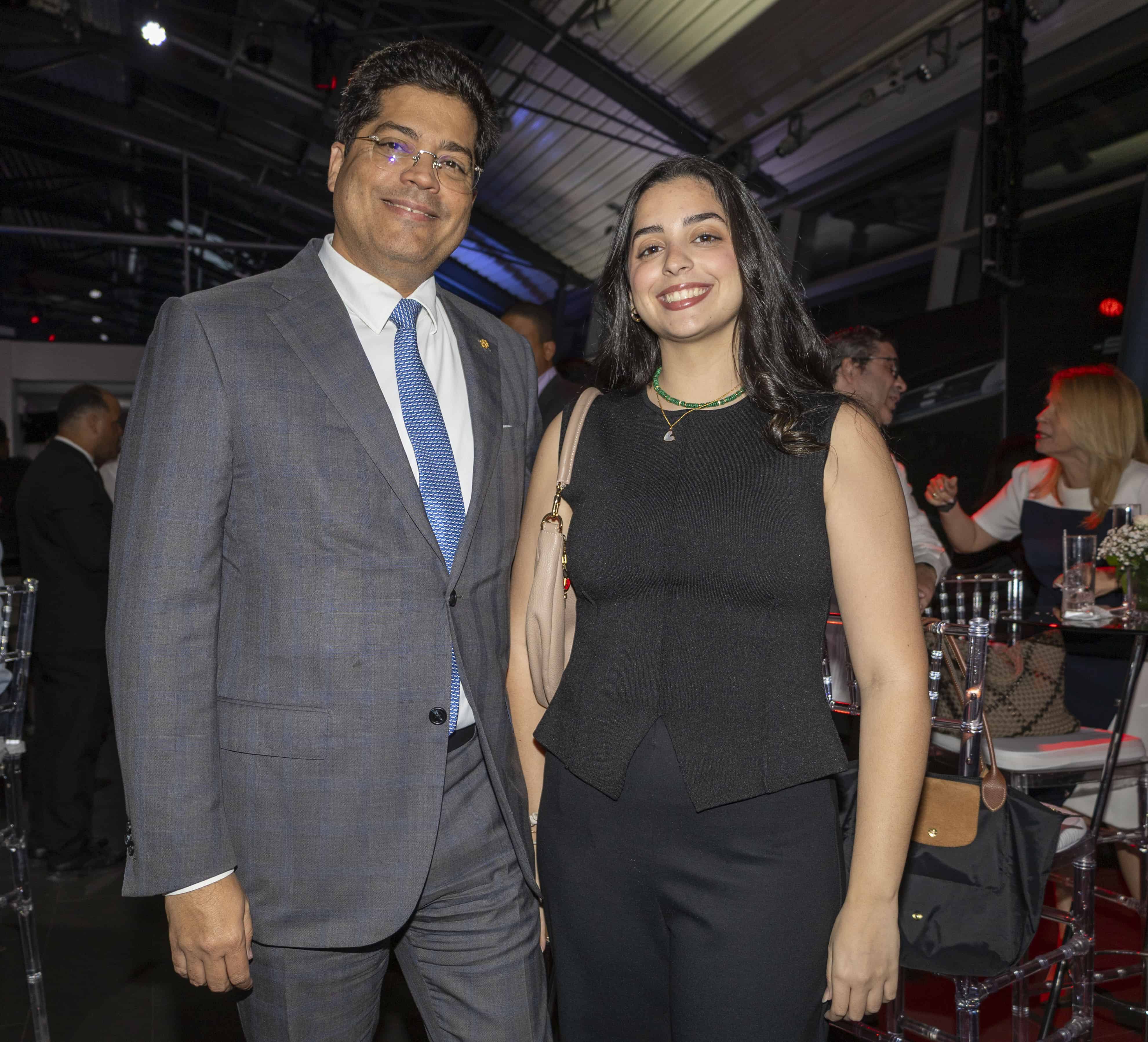 Rafael Izquierdo y Regina Izquierdo.