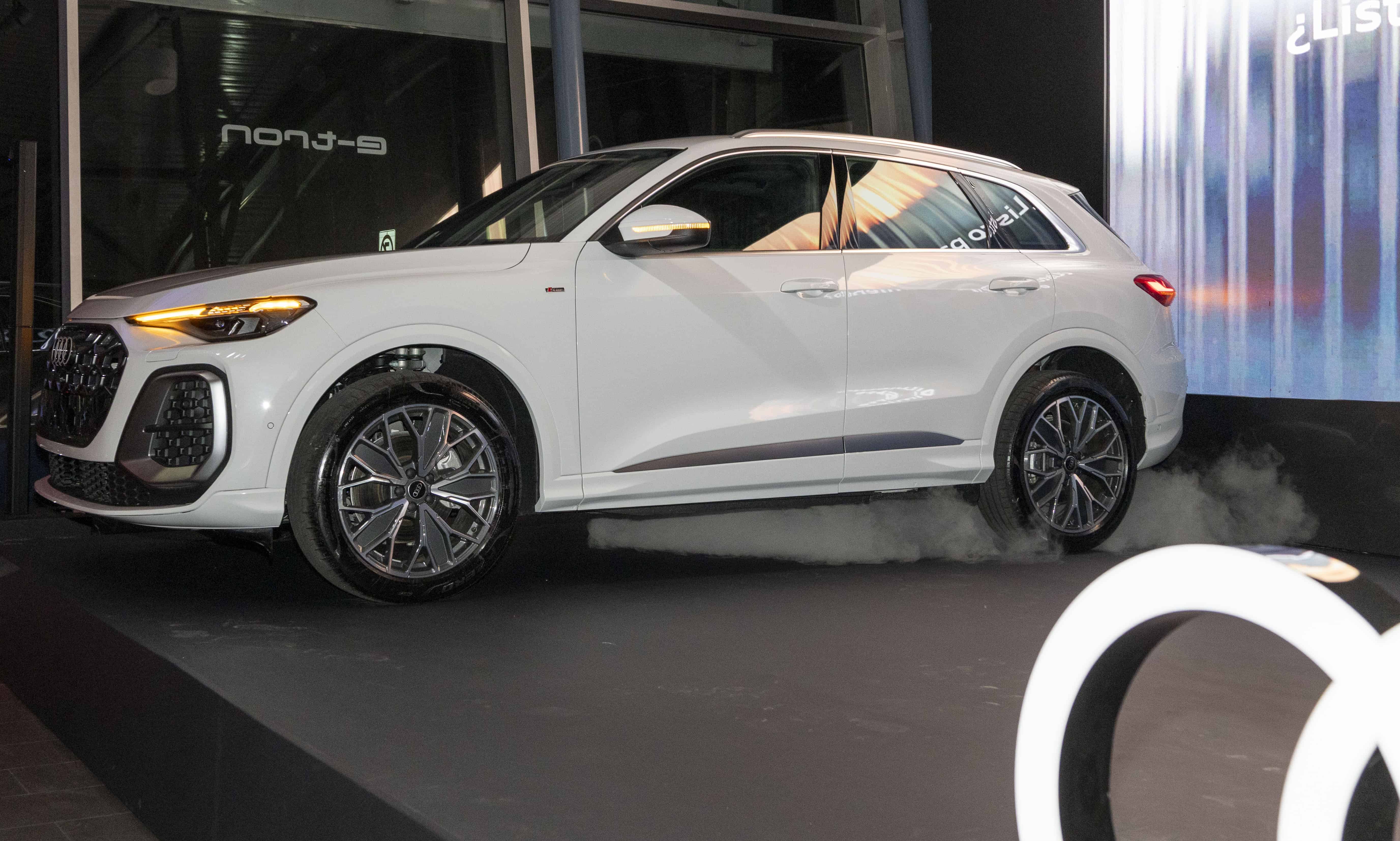 Cuenta con&nbsp;tecnología OLED de segunda generación en los faros traseros