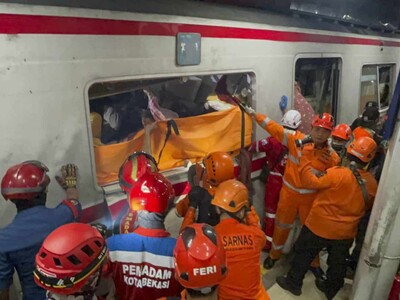 Al menos cuatro muertos por un choque de trenes en Yakarta