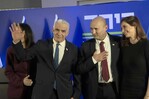 Dos ex primeros ministros israelíes se unen para desafiar a Netanyahu en las elecciones Dos ex primeros ministros israelíes se unen para desafiar a Netanyahu en las elecciones