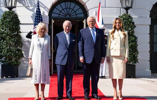 Trump recibe a Carlos III para tomar el t&eacute; y le muestra la nueva colmena de la Casa Blanca