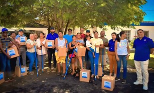 Donan kits de limpieza a familias afectadas por inundaciones en Montellano