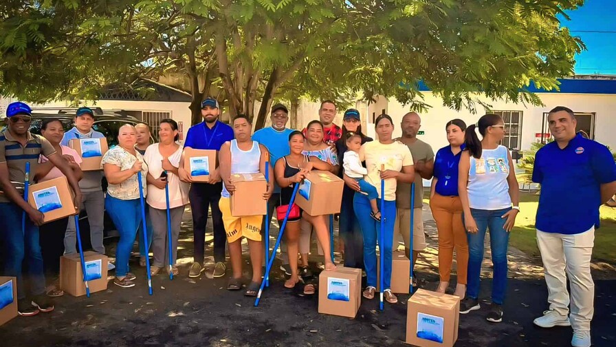Donan kits de limpieza a familias afectadas por inundaciones en Montellano