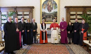 El papa recibe a la arzobispa de Canterbury y llama a la unidad ante un mundo que sufre
