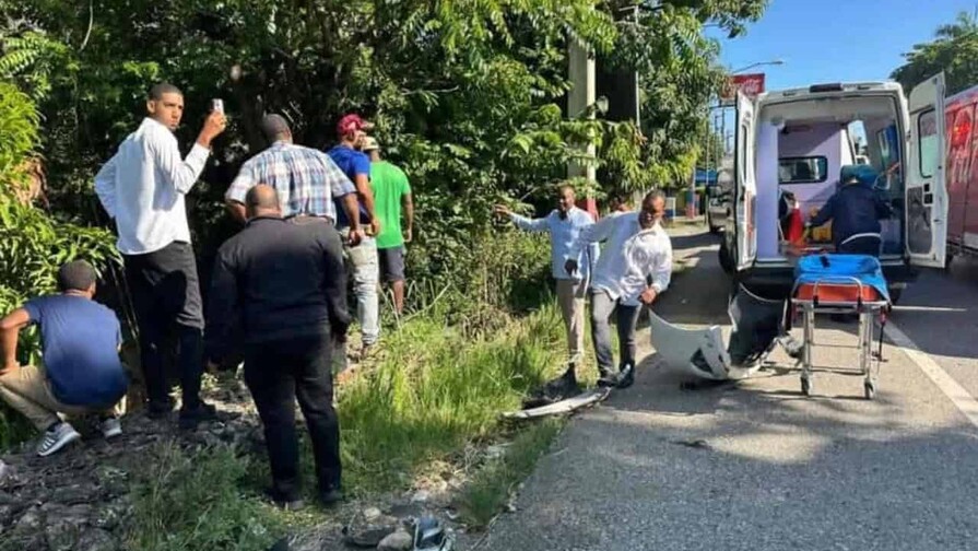 Abinader informa que est&aacute;n estables los heridos en accidente de la avanzada en Maim&oacute;n