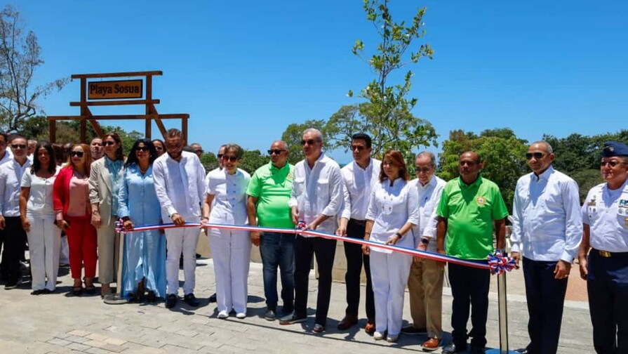 El Gobierno entrega renovado frente costero de Sosúa y plaza para vendedores