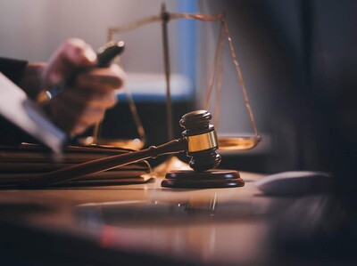 Justicia alemana exime a un repartidor que se subió a un Porsche