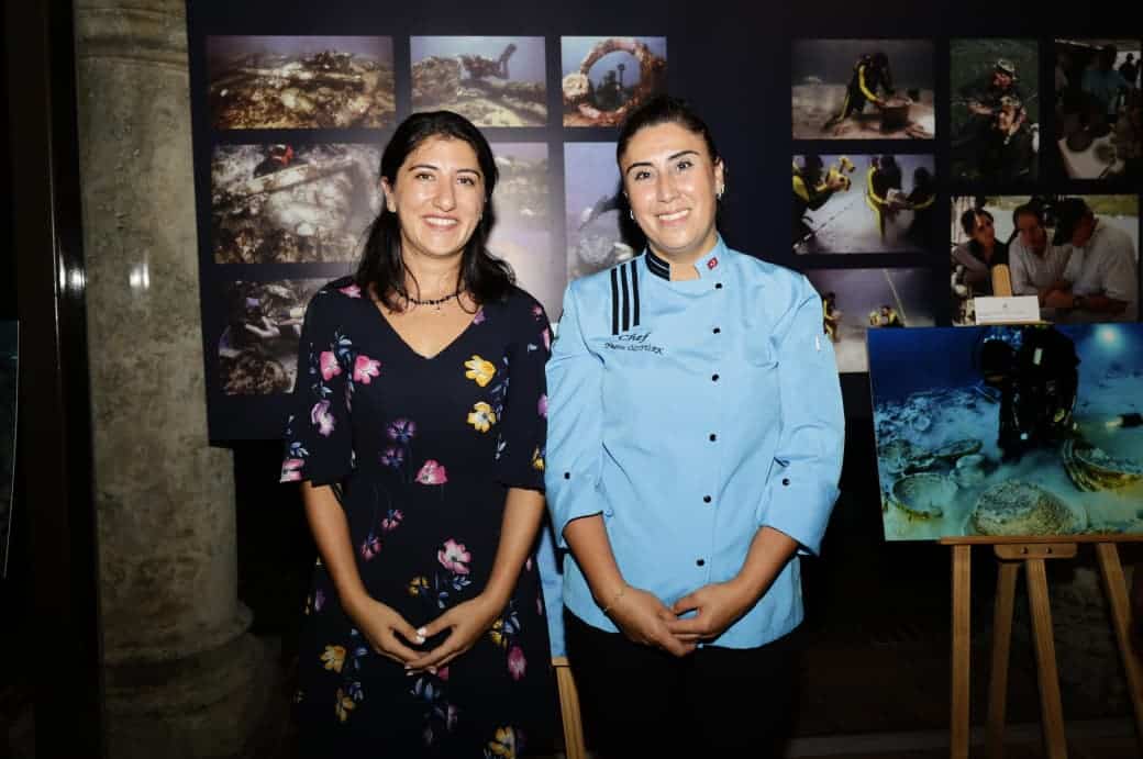 Cansu Onur y Chef Yesim Ozturk.