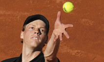 Sinner avanza sin apuros en Madrid y se cita con J&oacute;dar en cuartos