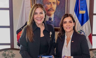La alcaldesa Carolina Mej&iacute;a y la embajadora de Estados Unidos discuten iniciativas de desarrollo