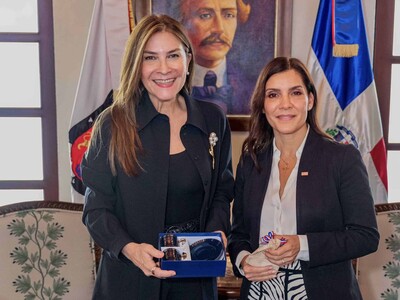 Carolina Mejía se reúne con la embajadora de Estados Unidos