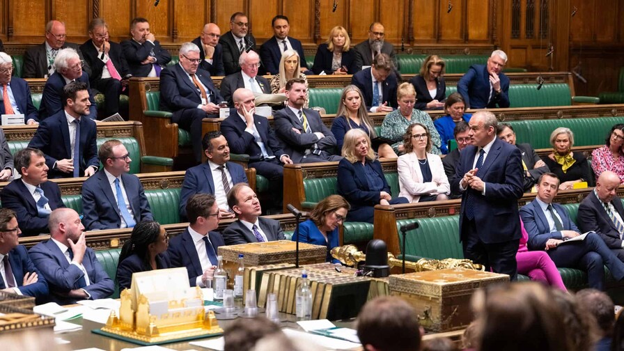 Starmer se libra de investigaci&oacute;n por nombrar embajador vinculado a Epstein