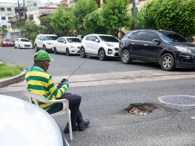 Denuncian abandono de socavón peligroso en la Doctor Delgado