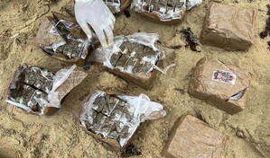 Las autoridades decomisan 19 pacas de hach&iacute;s en Miches