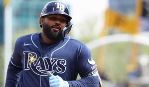 Caminero abandona partido tras golpearse la cara con un foul