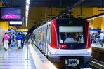 Hombros desgastados: la crisis de salud que enfrentan conductores del metro de Santo Domingo