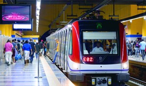 Hombros desgastados: la crisis de salud que enfrentan conductores del metro de Santo Domingo