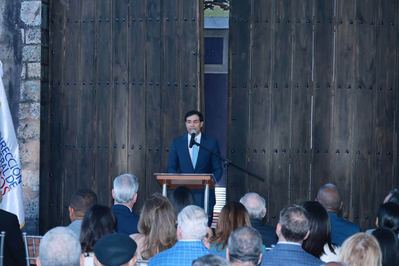 El ministro de Cultura, Roberto &Aacute;ngel Salcedo, habla en el acto.