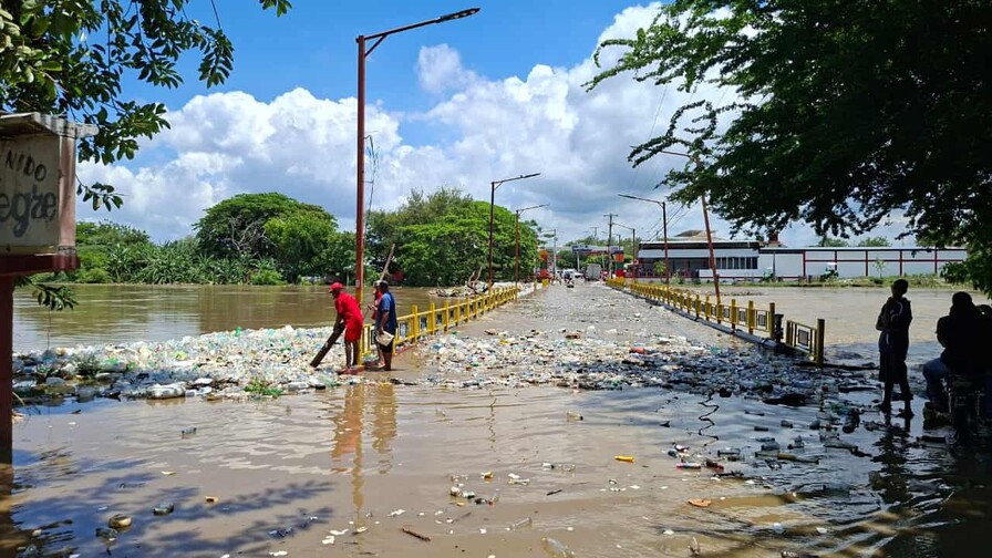 Crecida del r&iacute;o Yaque del Norte pone en alerta a comunidades de Montecristi