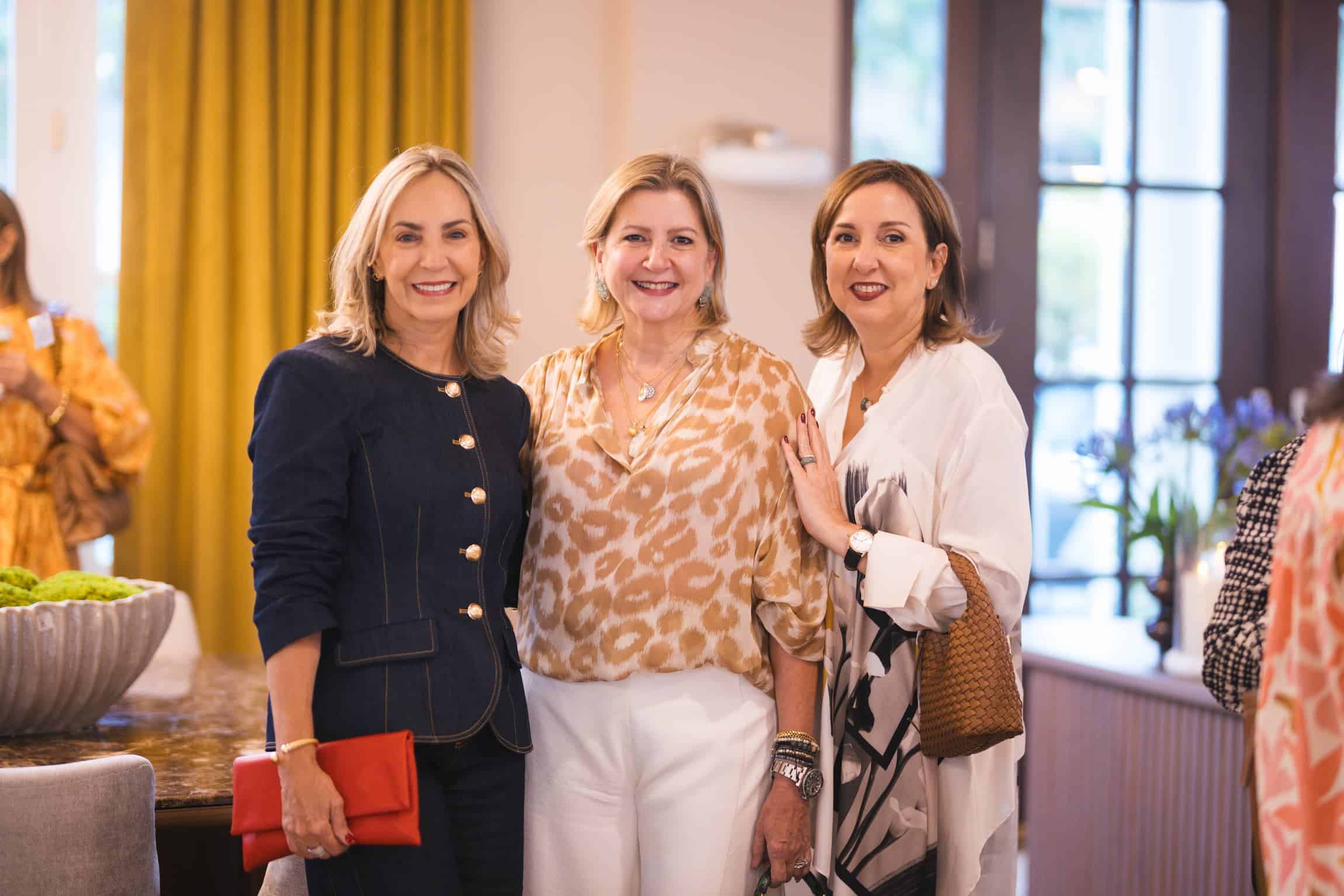 Salime de Berezowski, Patricia Lama y Julissa Lama.