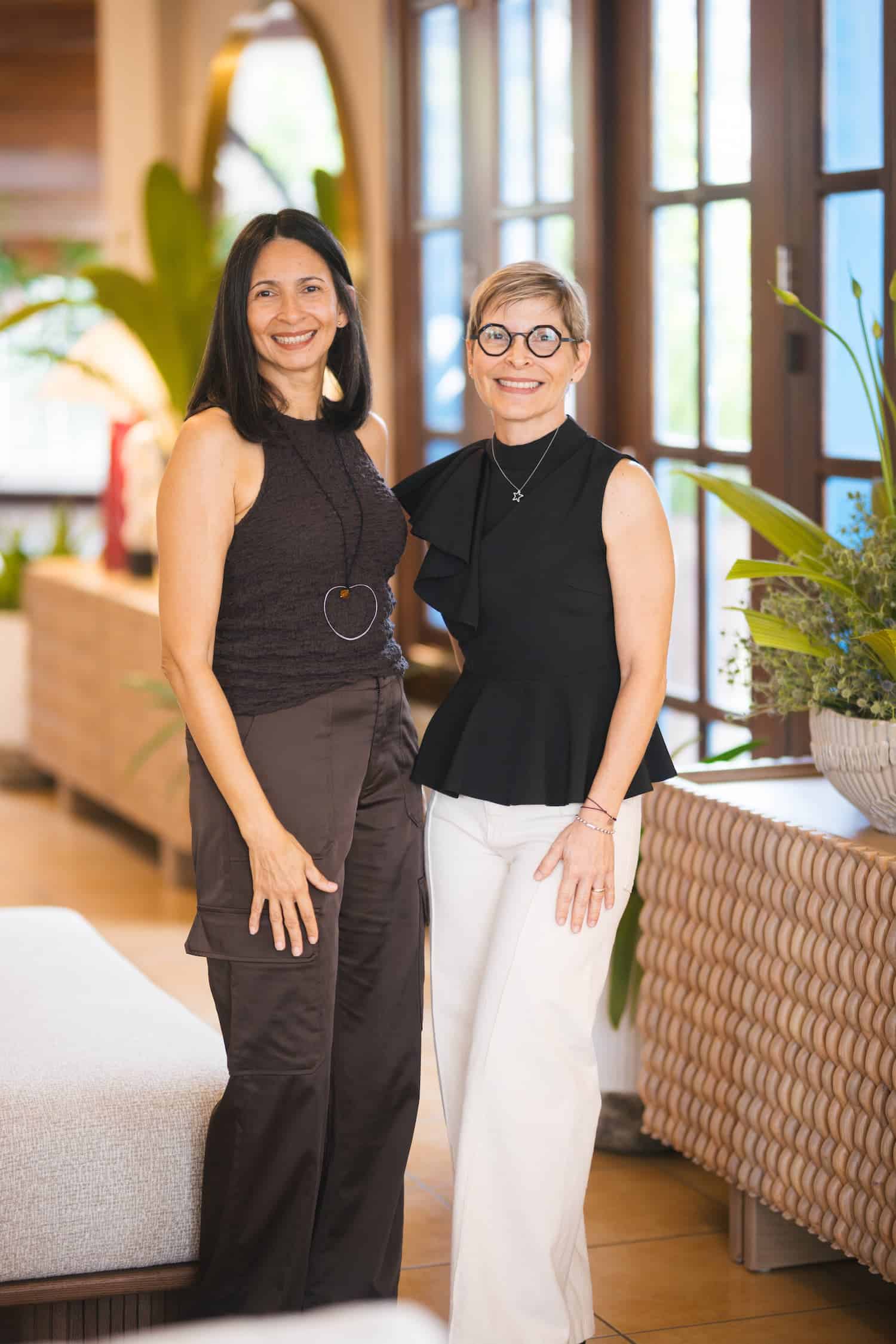 -Rosa Katia Bonnelly y María Esther Reynoso