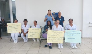 Enfermeras paralizan servicios en hospitales en demanda de mejoras laborales