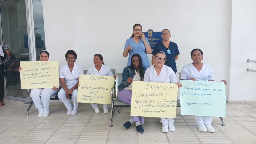 Enfermeras paralizan servicios en hospitales en demanda de mejoras laborales