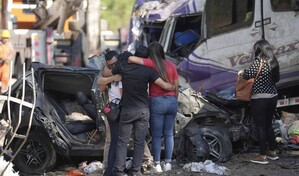 Guerrilleros asumen autor&iacute;a de atentado con 21 muertos en Colombia