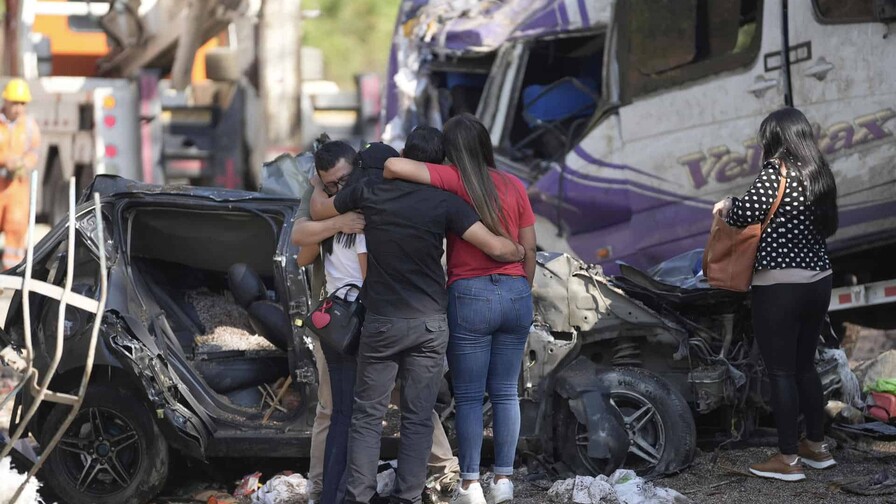 Guerrilleros asumen autor&iacute;a de atentado con 21 muertos en Colombia