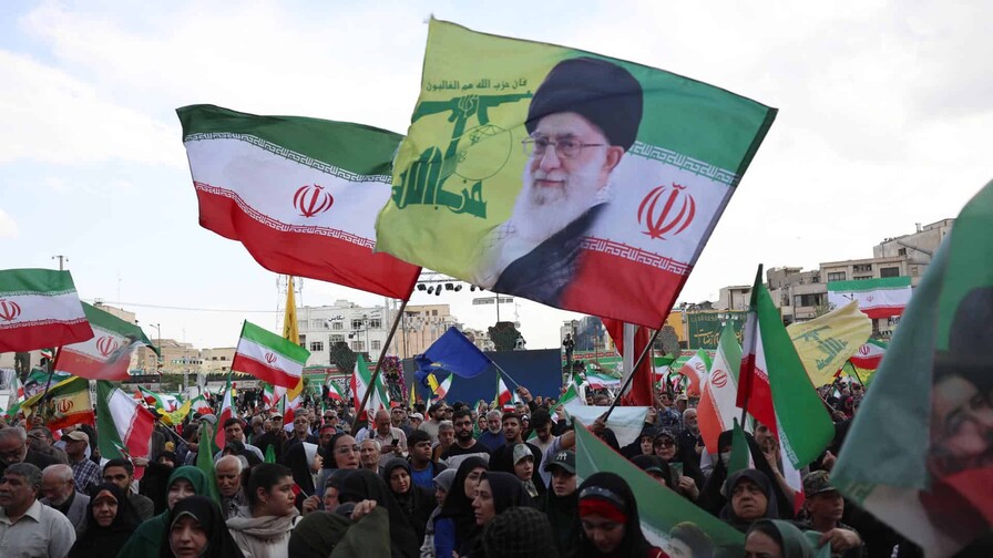 Miles de iraníes reafirman su lealtad al líder supremo con marchas por todo Irán