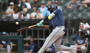 Video | Junior Caminero abandona juego tras golpe en el rostro