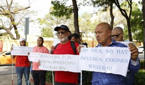 Personas con discapacidad visual y padres de ni&ntilde;os con TEA protestan por la reapertura de centro