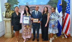 Alcald&iacute;a de Miami-Dade y Consulado dominicano en Miami reconocen trayectoria de Giannina Azar
