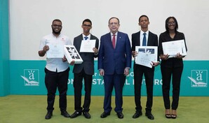 El Banco Central realiza la premiaci&oacute;n de "Economistas del Futuro"