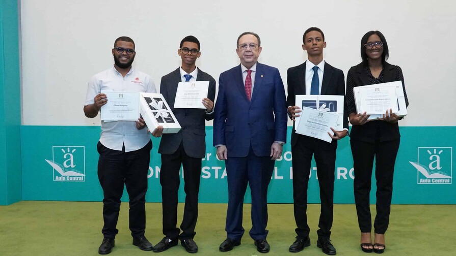 El Banco Central realiza la premiaci&oacute;n de "Economistas del Futuro"