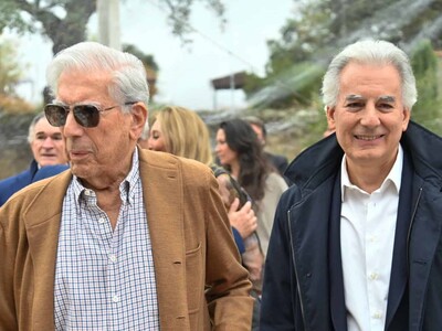 Álvaro Vargas Llosa recibe el título marqués Vargas Llosa