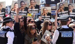 Starmer es abucheado al visitar el barrio de Londres donde fueron acuchillados dos judíos