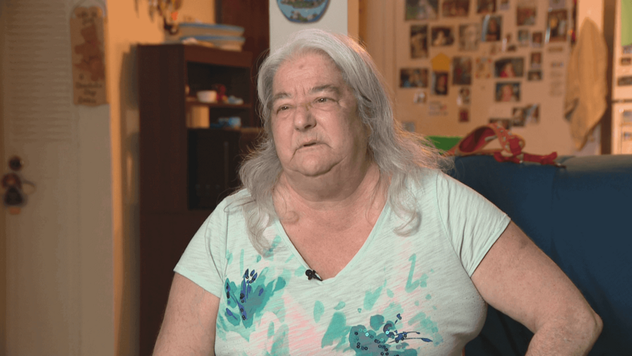 Mujer es declarada muerta por error y enfrenta caos financiero en EE. UU.