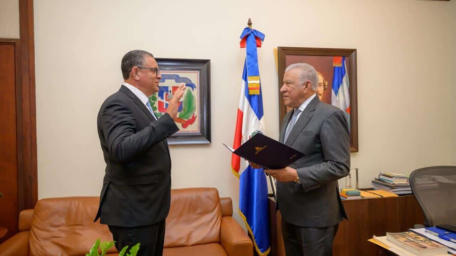 Juramentan a Carlos Alessandry Roa Howley como director ejecutivo del Plan San Juan