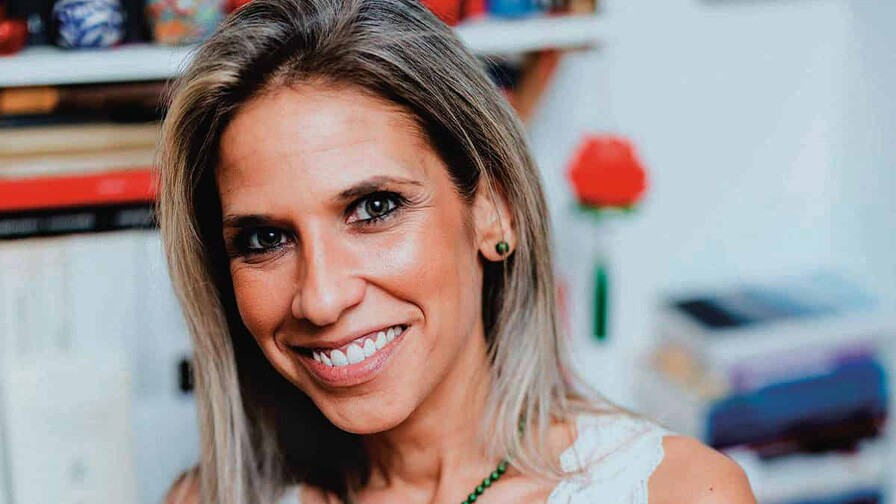Karina Sainz Borgo: "Se editan tantos libros porque estamos nerviosos. Porque tenemos miedo"